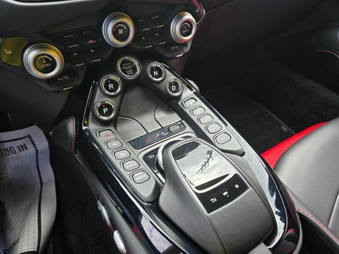 Used 2020 Aston Martin V8 Vantage Coupe RWD image 12