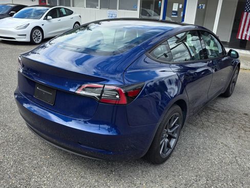 Used 2023 Tesla Model 3 Standard Range RWD image 5
