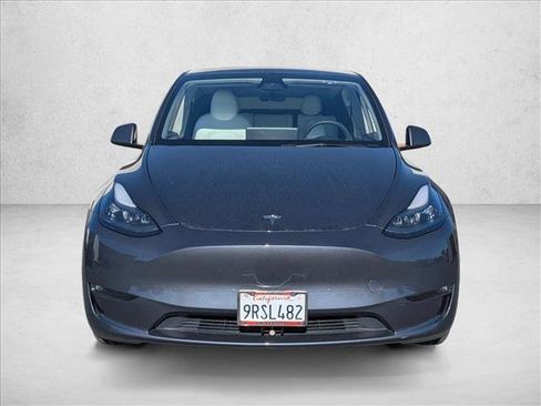 Used 2023 Tesla Model Y Long Range image 2