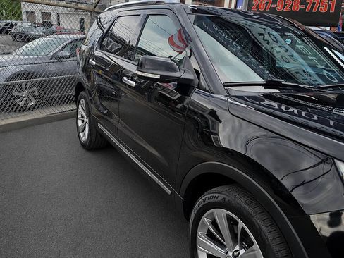 Used 2018 Ford Explorer Limited AWD/4WD image 2