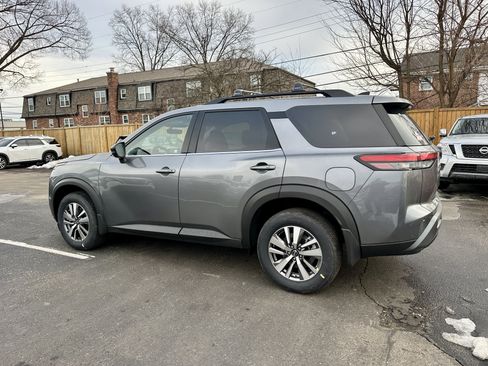New 2026 Nissan Pathfinder SL image 7