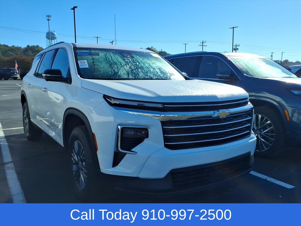 Used 2026 Chevrolet Traverse LT w/ Driver Confidence Package FWD image 3