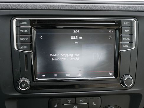 Used 2018 Volkswagen Jetta SE image 22