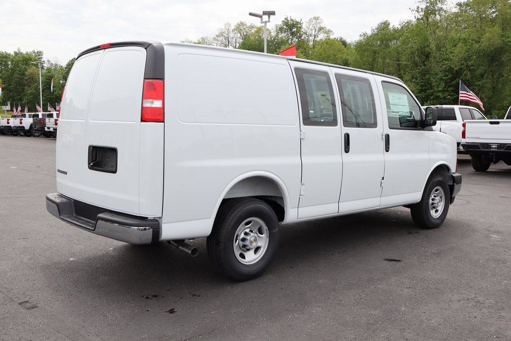 New 2025 Chevrolet Express 3500 w/ Chrome Appearance Package RWD image 25