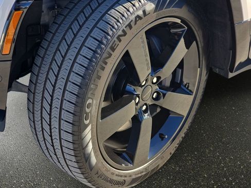 New 2026 Land Rover Defender 130 X-Dynamic SE image 34