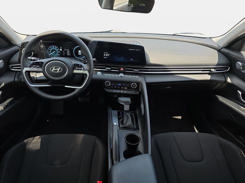 Used 2024 Hyundai Elantra SEL FWD image 9