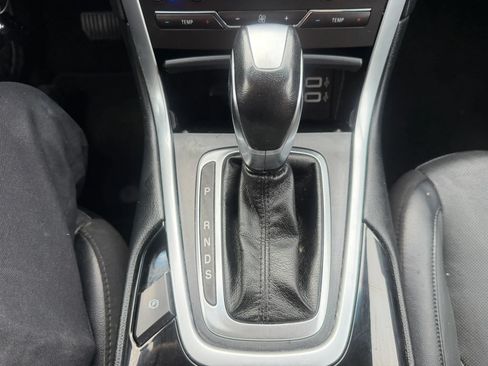 Used 2018 Ford Edge Titanium w/ Equipment Group 301A AWD/4WD image 23