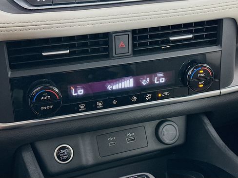 Used 2023 Nissan Rogue SV image 23