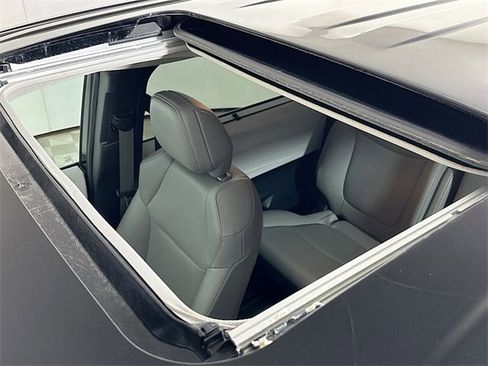 Used 2025 Toyota Sienna XLE image 14