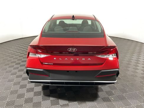 New 2025 Hyundai Elantra SE image 14