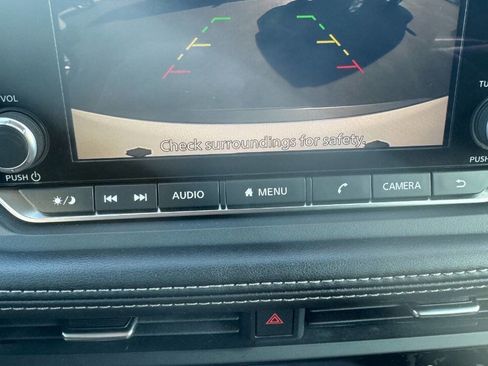 Used 2023 Nissan Rogue S image 15