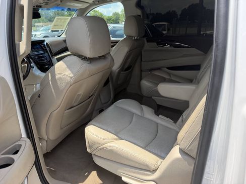 Used 2017 Cadillac Escalade ESV Premium Luxury AWD/4WD image 10