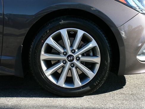 Used 2016 Hyundai Sonata Limited w/ Option Group 05 FWD image 16