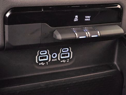 Used 2024 RAM 1500 Laramie image 24