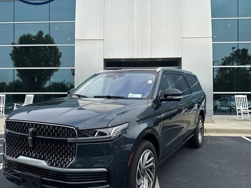 Used 2025 Lincoln Navigator L Reserve AWD/4WD image 1