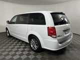 Used 2016 Dodge Grand Caravan SE image 3