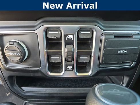 Used 2023 Jeep Gladiator Overland image 16