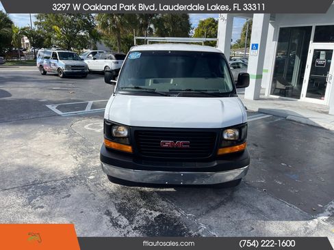 Used 2017 GMC Savana 3500 Extended Van 3D image 4