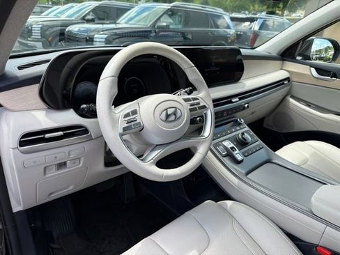Used 2024 Hyundai Palisade Limited FWD image 10