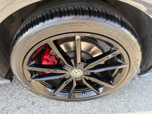 Used 2021 Volkswagen GTI SE FWD image 19