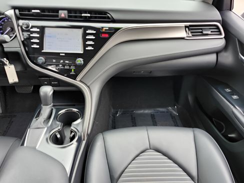 Used 2020 Toyota Camry SE image 14