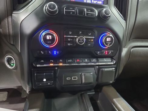 Used 2020 Chevrolet Silverado 1500 LTZ w/ LTZ Premium Package AWD/4WD image 15