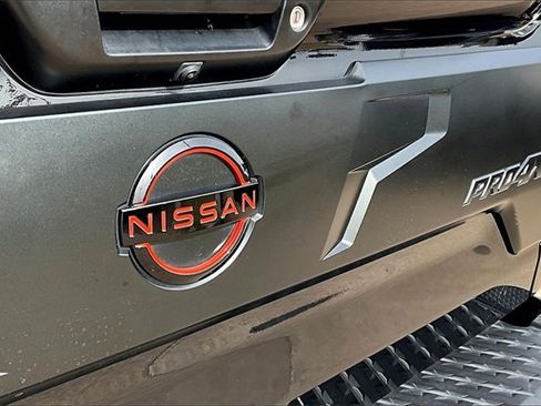 Used 2023 Nissan Titan PRO-4X w/ Pro-4x Convenience Package image 34