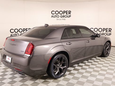 Used 2023 Chrysler 300 Touring w/ Sport Appearance Package RWD image 19