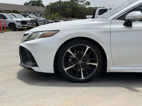 Used 2018 Toyota Camry XSE FWD image 6