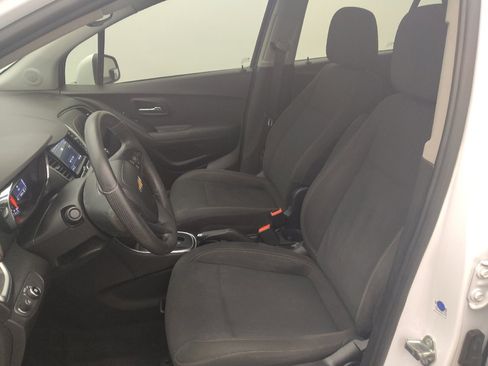 Used 2018 Chevrolet Trax LS FWD image 17
