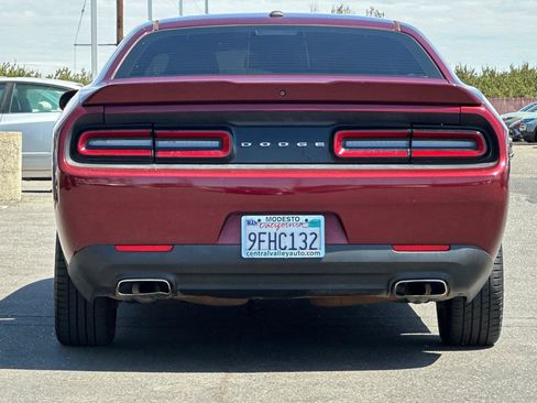 Used 2018 Dodge Challenger SXT RWD image 5