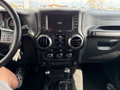 Used 2017 Jeep Wrangler Unlimited Sport w/ Quick Order Package 24S AWD/4WD image 21