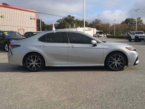 Used 2023 Toyota Camry SE image 12