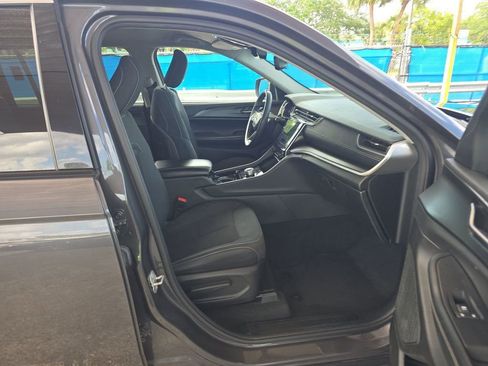 Used 2023 Jeep Grand Cherokee L Laredo RWD image 8