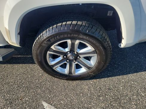 Used 2017 Toyota Tacoma Limited w/ Tow Package RWD image 6