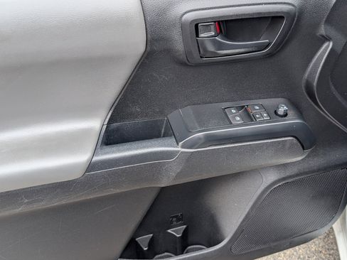 Used 2022 Toyota Tacoma SR RWD image 15