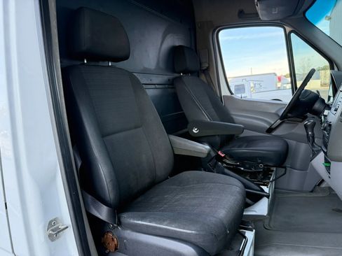 Used 2014 Freightliner Sprinter 2500 image 18