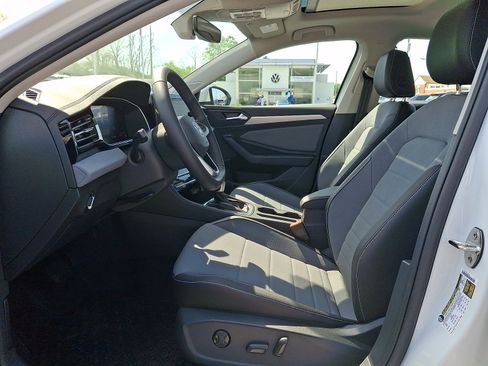 New 2026 Volkswagen Jetta SE FWD image 7