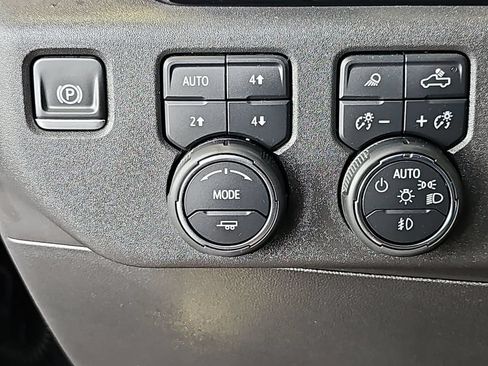 Certified 2025 Chevrolet Silverado 1500 LTZ w/ LTZ Premium Package AWD/4WD image 30