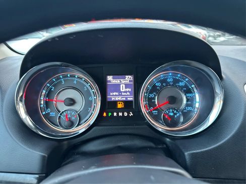Used 2015 Chrysler Town & Country Limited Platinum FWD image 17