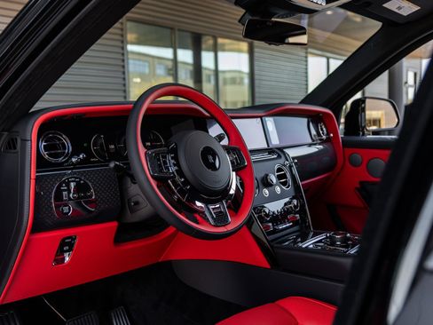 New 2026 Rolls-Royce Cullinan Black Badge image 34