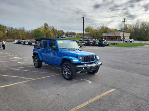 Used 2024 Jeep Wrangler Unlimited AWD/4WD image 22