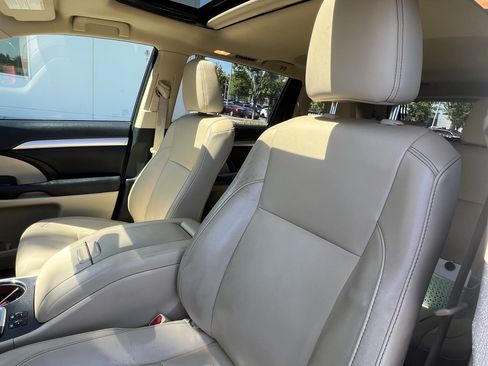 Used 2016 Toyota Highlander XLE FWD image 16