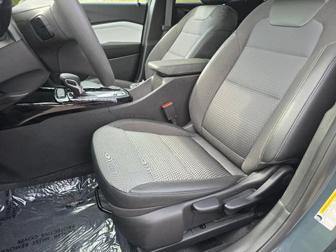 Used 2025 Chevrolet Trax LT FWD image 25