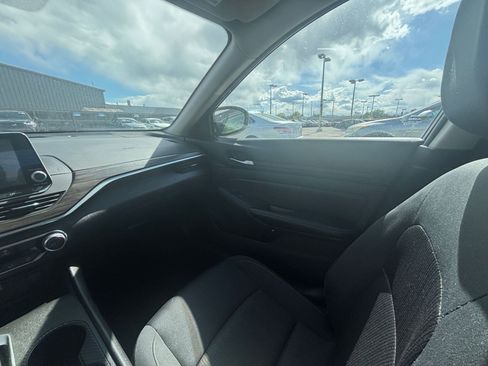 Used 2025 Nissan Altima 2.5 SV FWD image 33