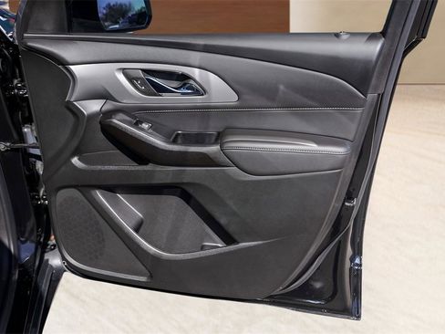 Used 2023 Chevrolet Traverse LT image 29