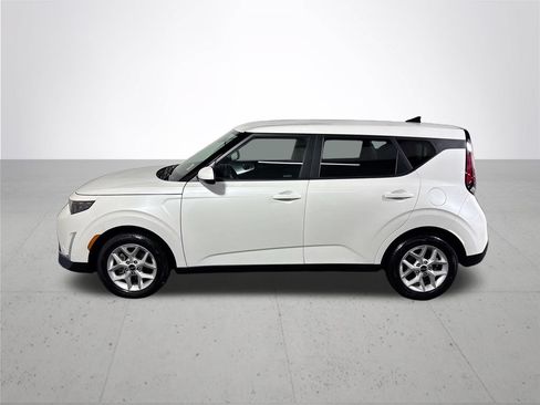 Used 2025 Kia Soul LX w/ LX Technology Package FWD image 9