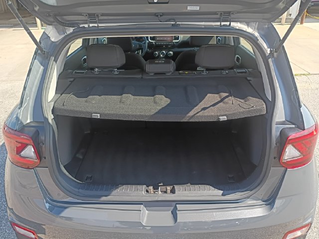 Used 2025 Hyundai Venue SEL FWD image 24