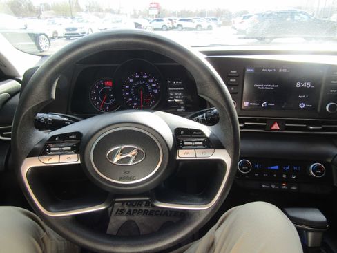 Used 2023 Hyundai Elantra SEL image 17