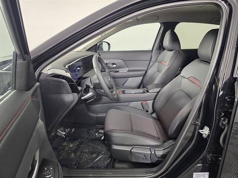 New 2026 Nissan Kicks SR AWD/4WD image 26